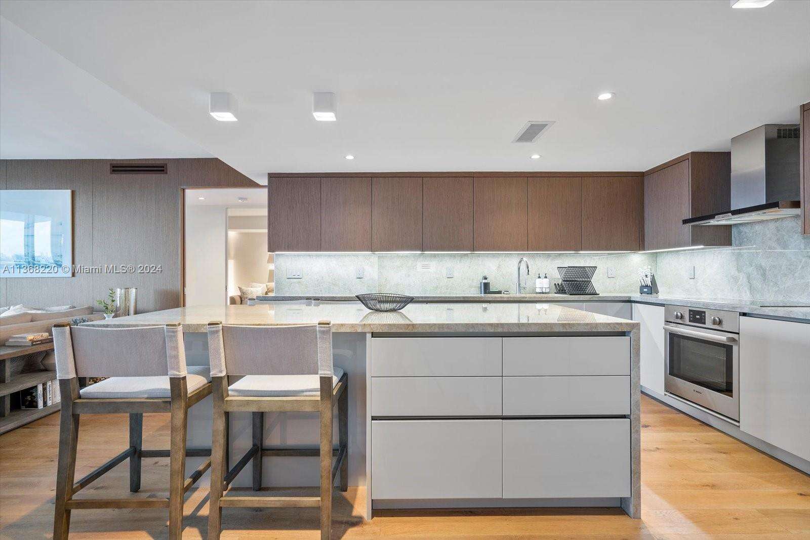 Roney Palace Unit #1536/1537 | Picture 13