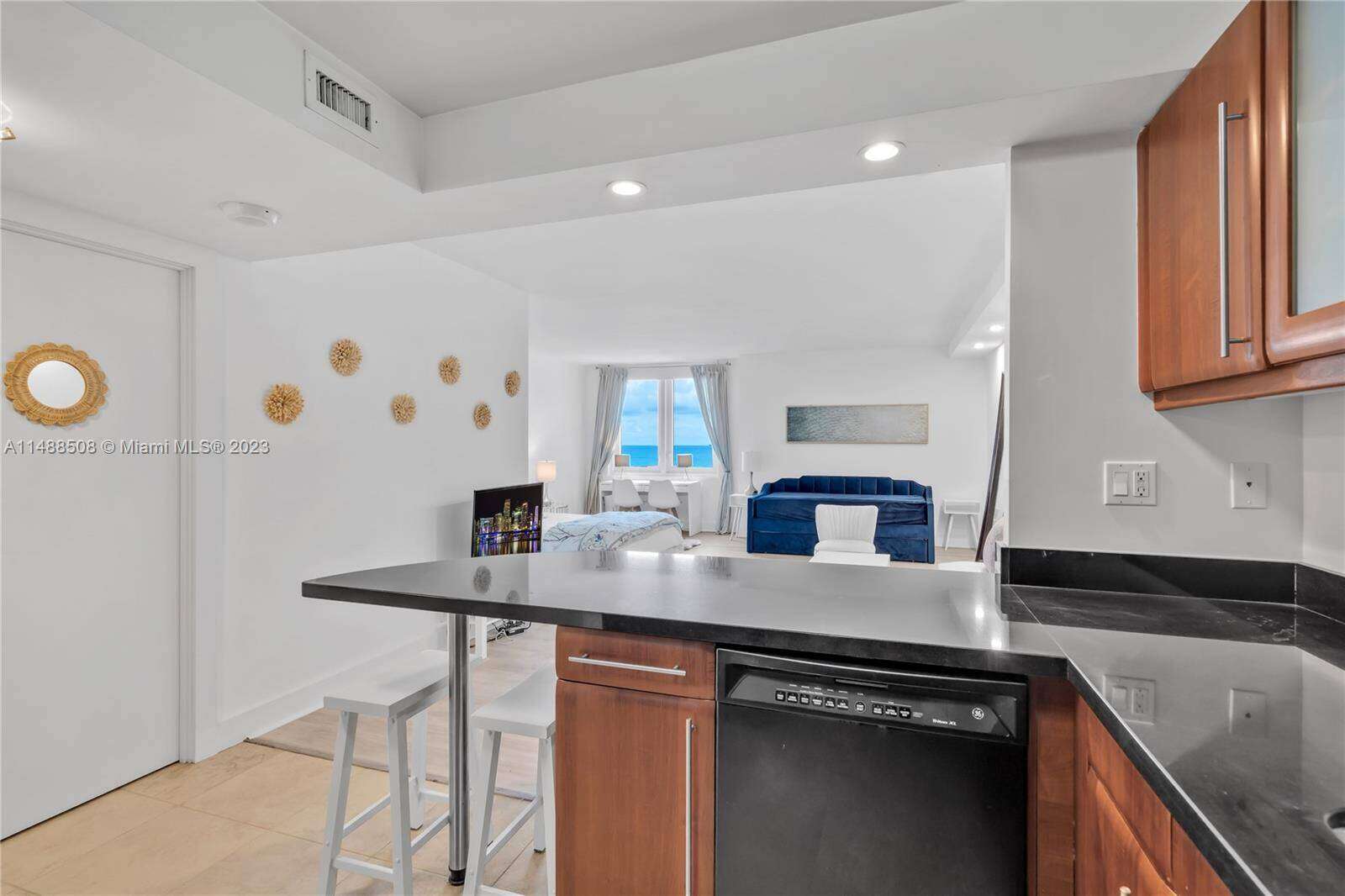 Roney Palace Unit #1423 | Picture 1