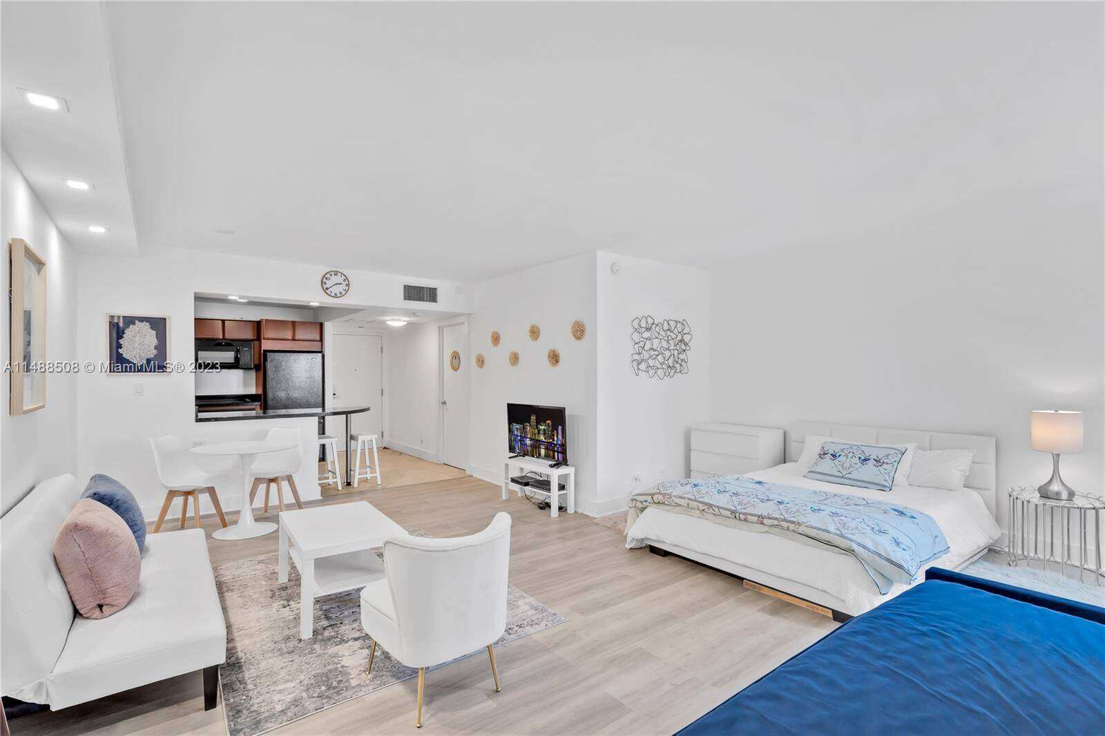 Roney Palace Unit #1423 | Picture 3