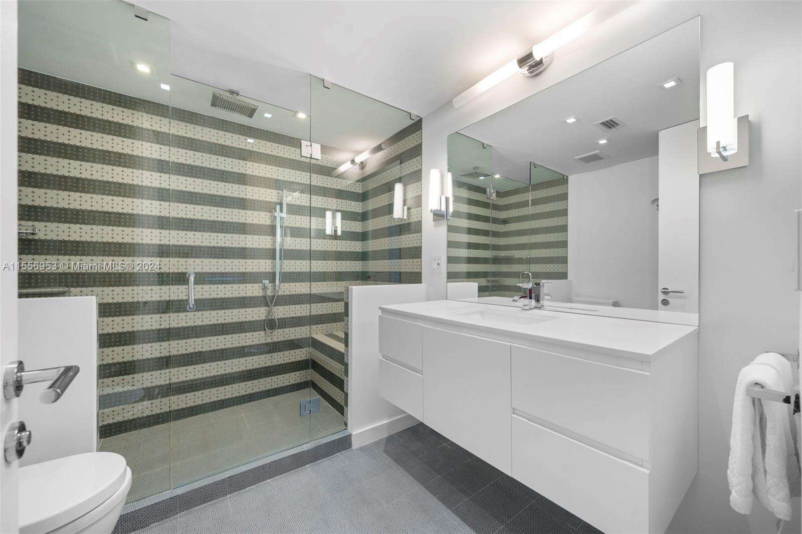 Roney Palace Unit #410 | Picture 15