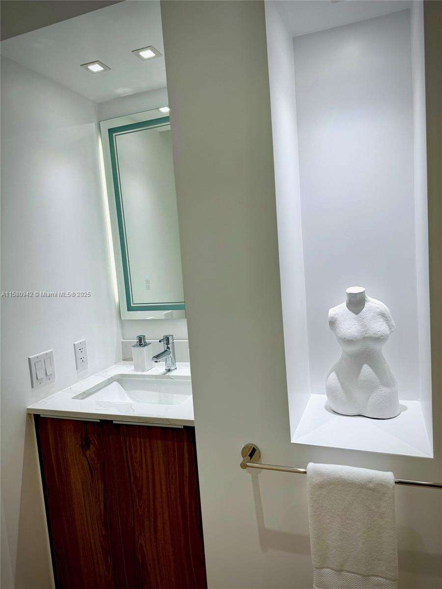 Roney Palace Unit #837 | Picture 21