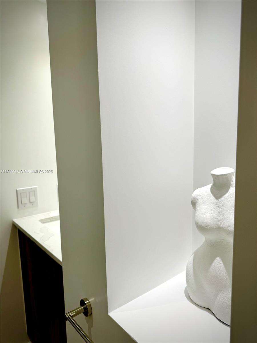 Roney Palace Unit #837 | Picture 24