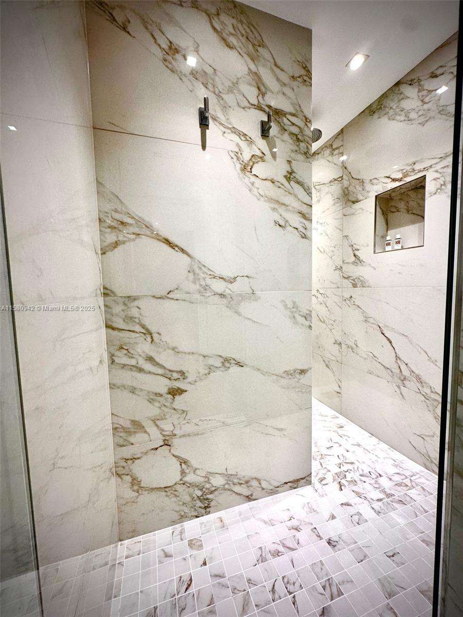 Roney Palace Unit #837 | Picture 31