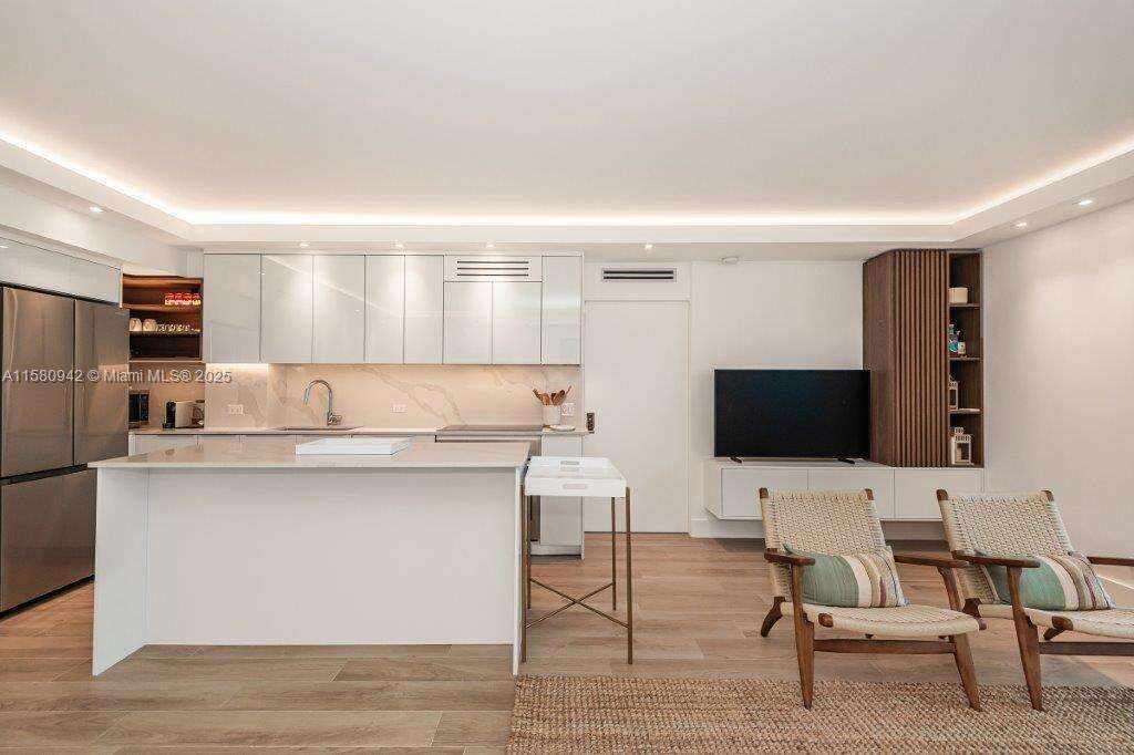 Roney Palace Unit #837 | Picture 8