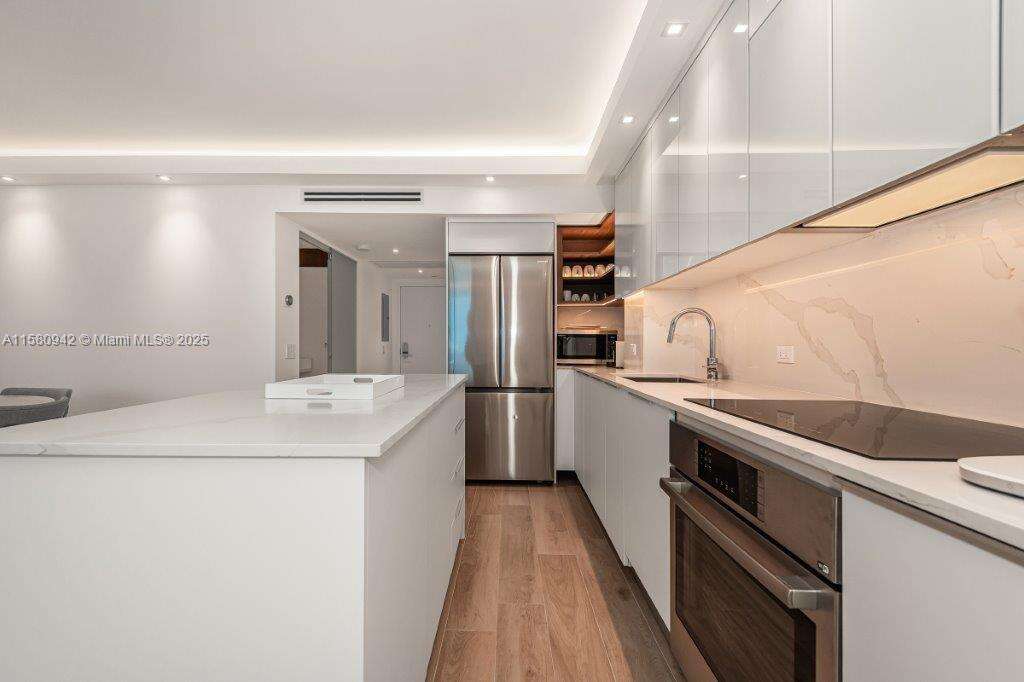 Roney Palace Unit #837 | Picture 10