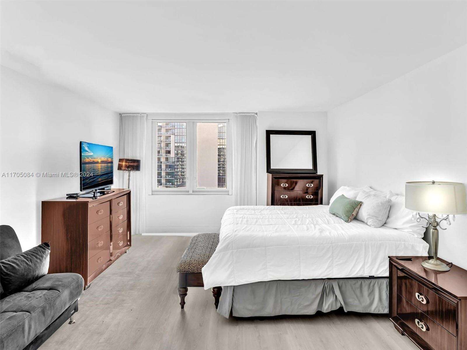 Roney Palace Unit #1202 | Picture 14