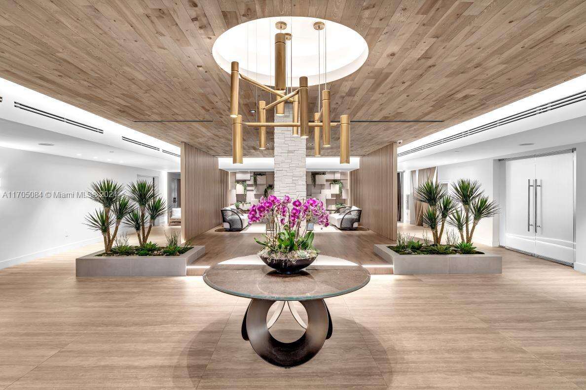 Roney Palace Unit #1202 | Picture 4