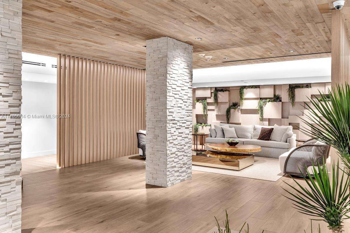 Roney Palace Unit #1202 | Picture 5