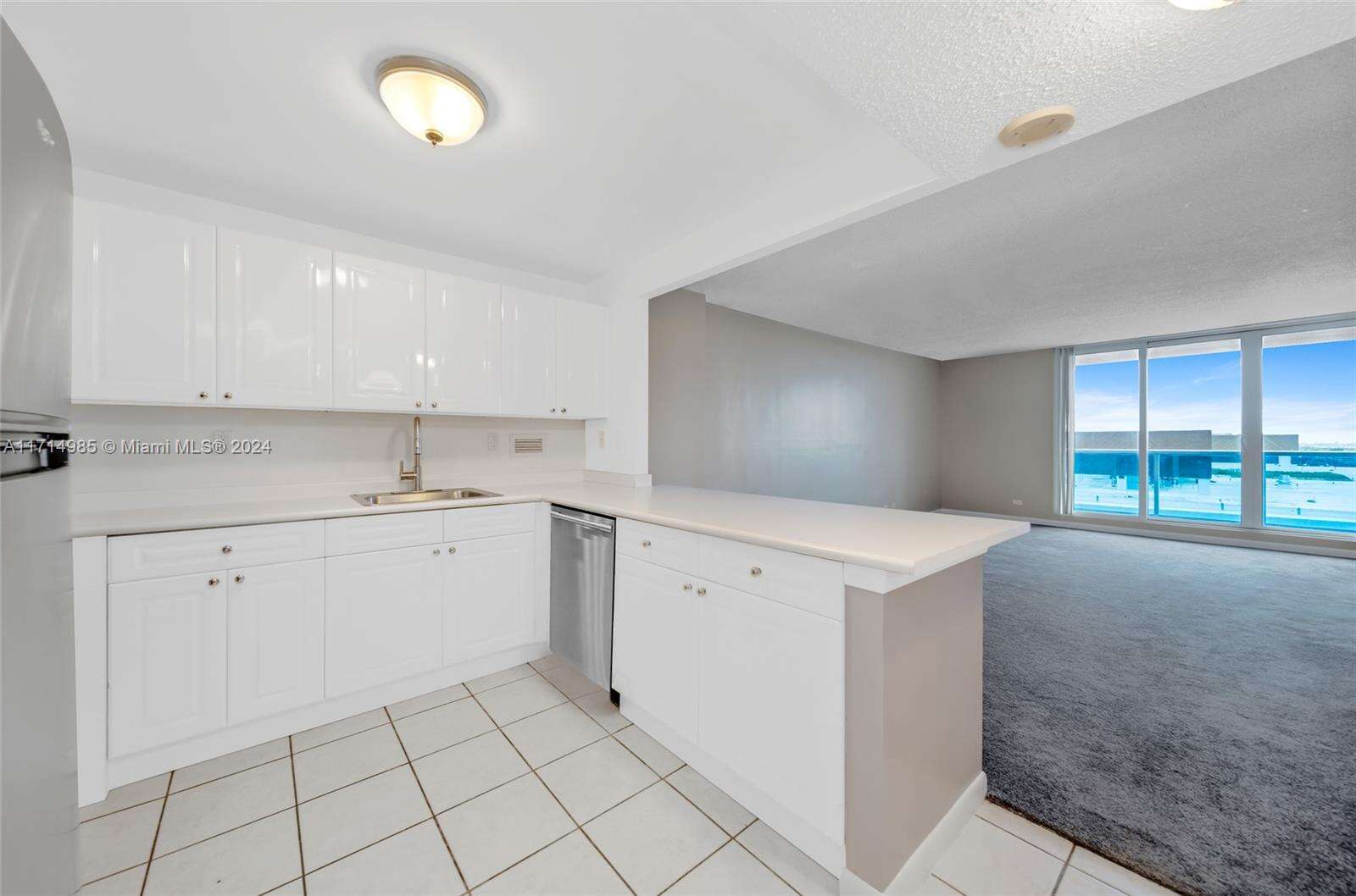 Roney Palace Unit #1030 | Picture 15