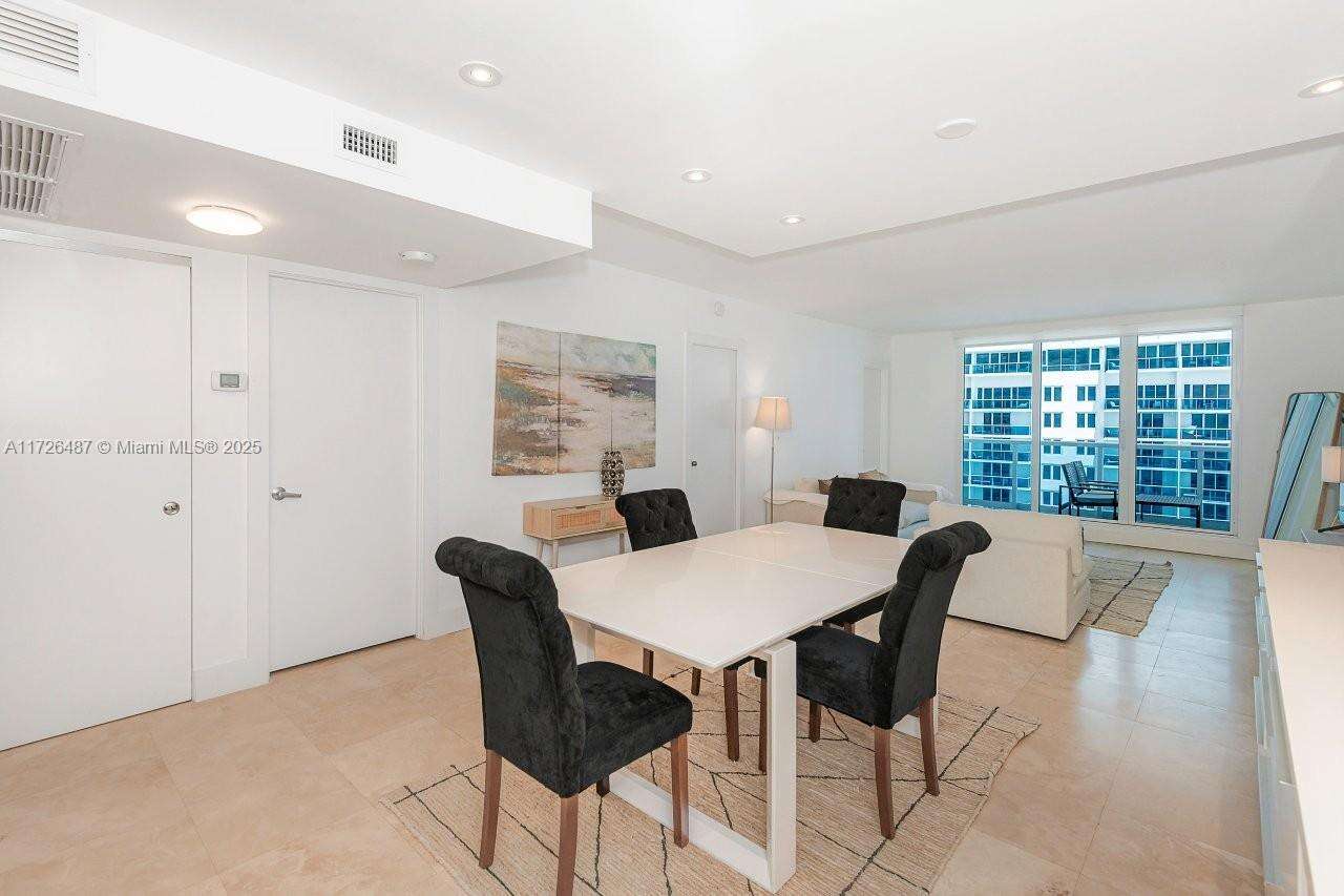 Roney Palace Unit #1515 | Picture 2