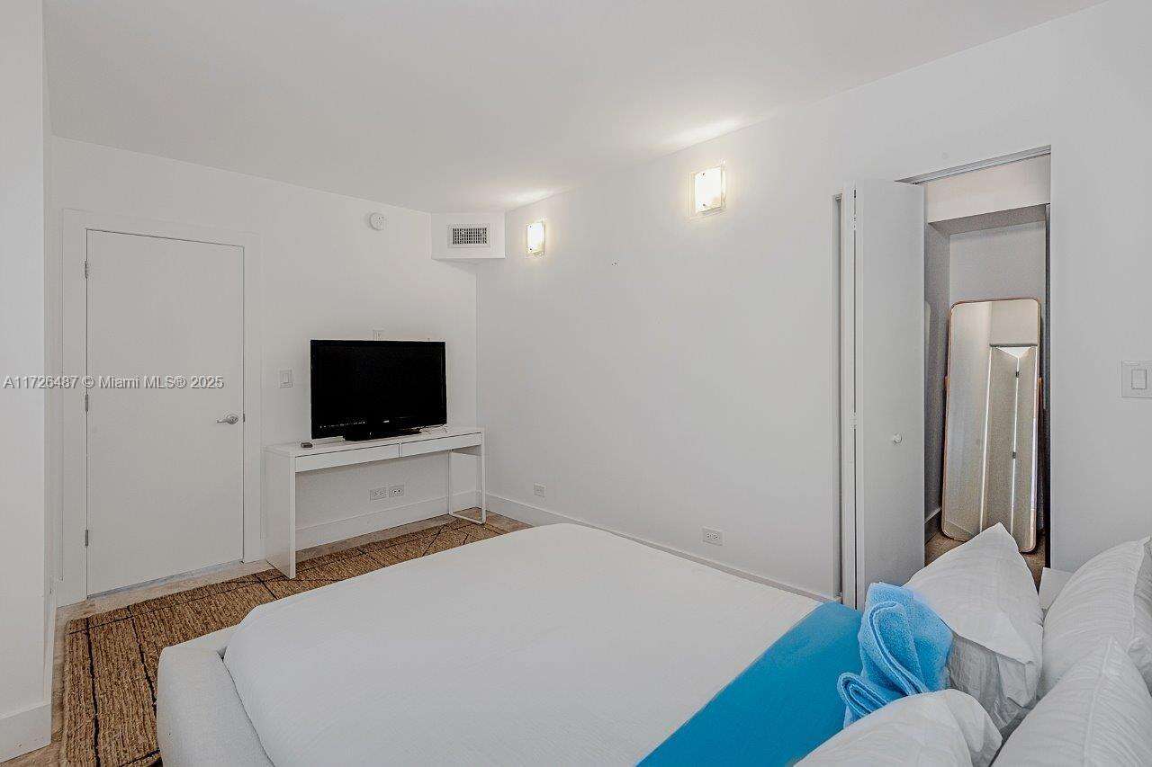 Roney Palace Unit #1515 | Picture 13