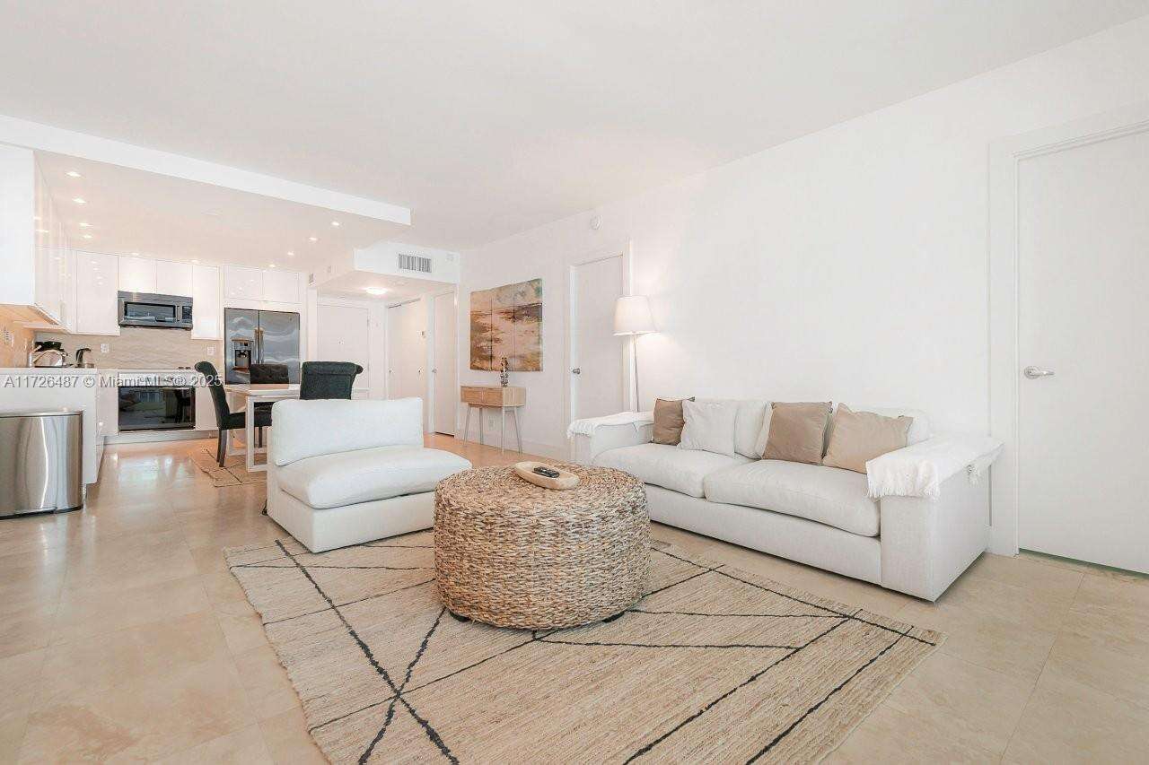 Roney Palace Unit #1515 | Picture 5