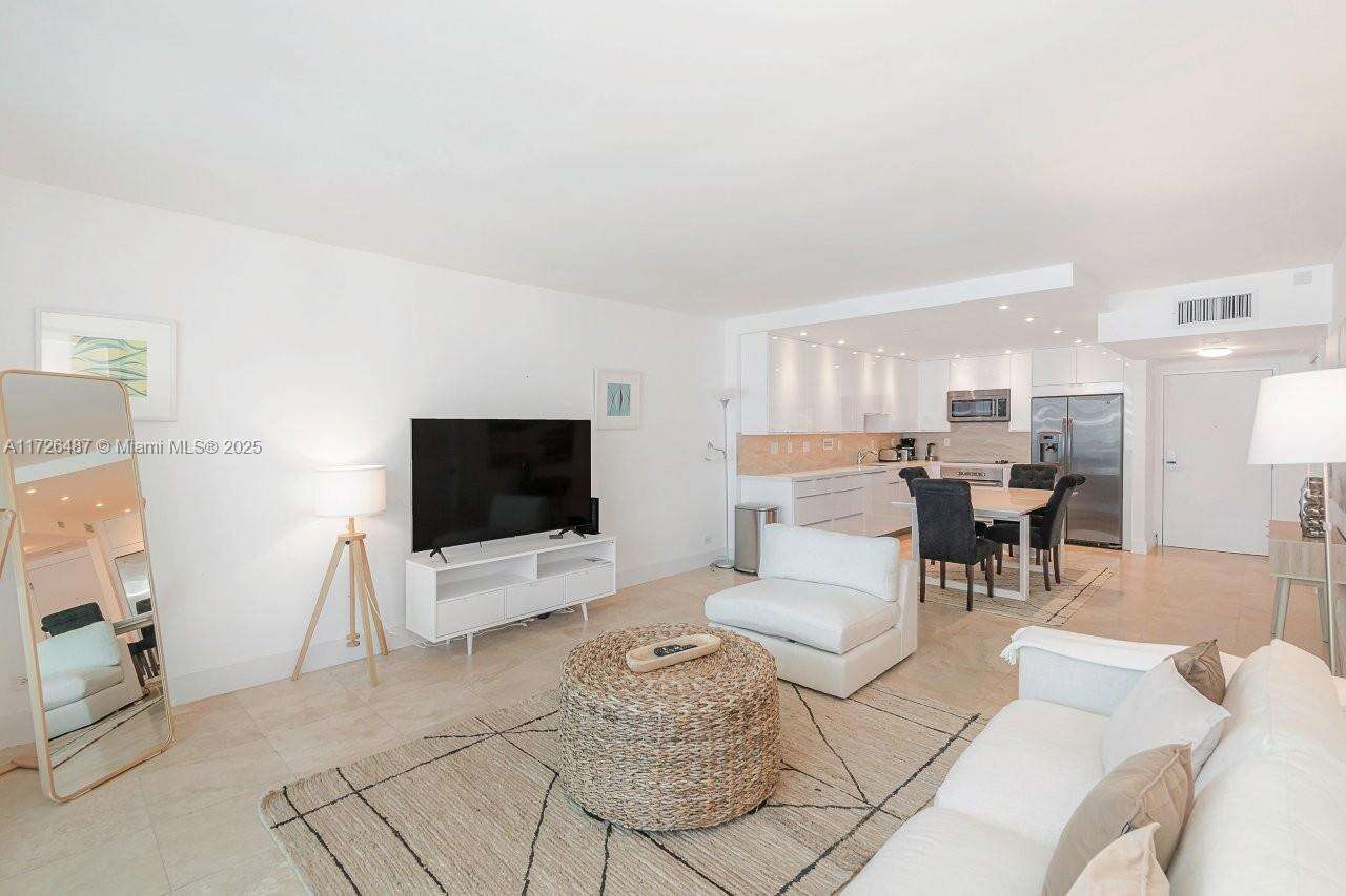 Roney Palace Unit #1515 | Picture 6