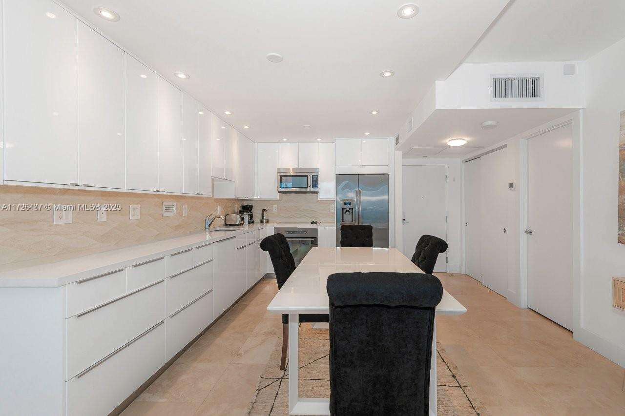 Roney Palace Unit #1515 | Picture 7