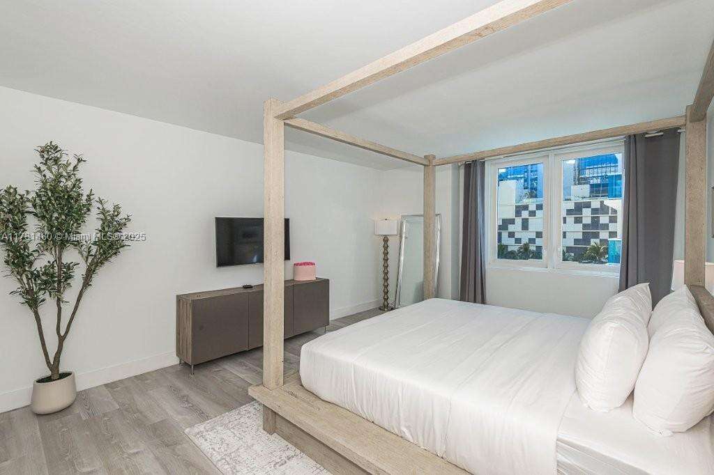 Roney Palace Unit #401 | Picture 4