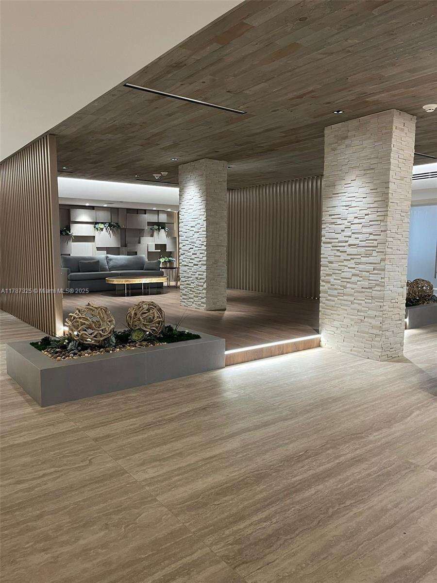 Roney Palace Unit #628 | Picture 11