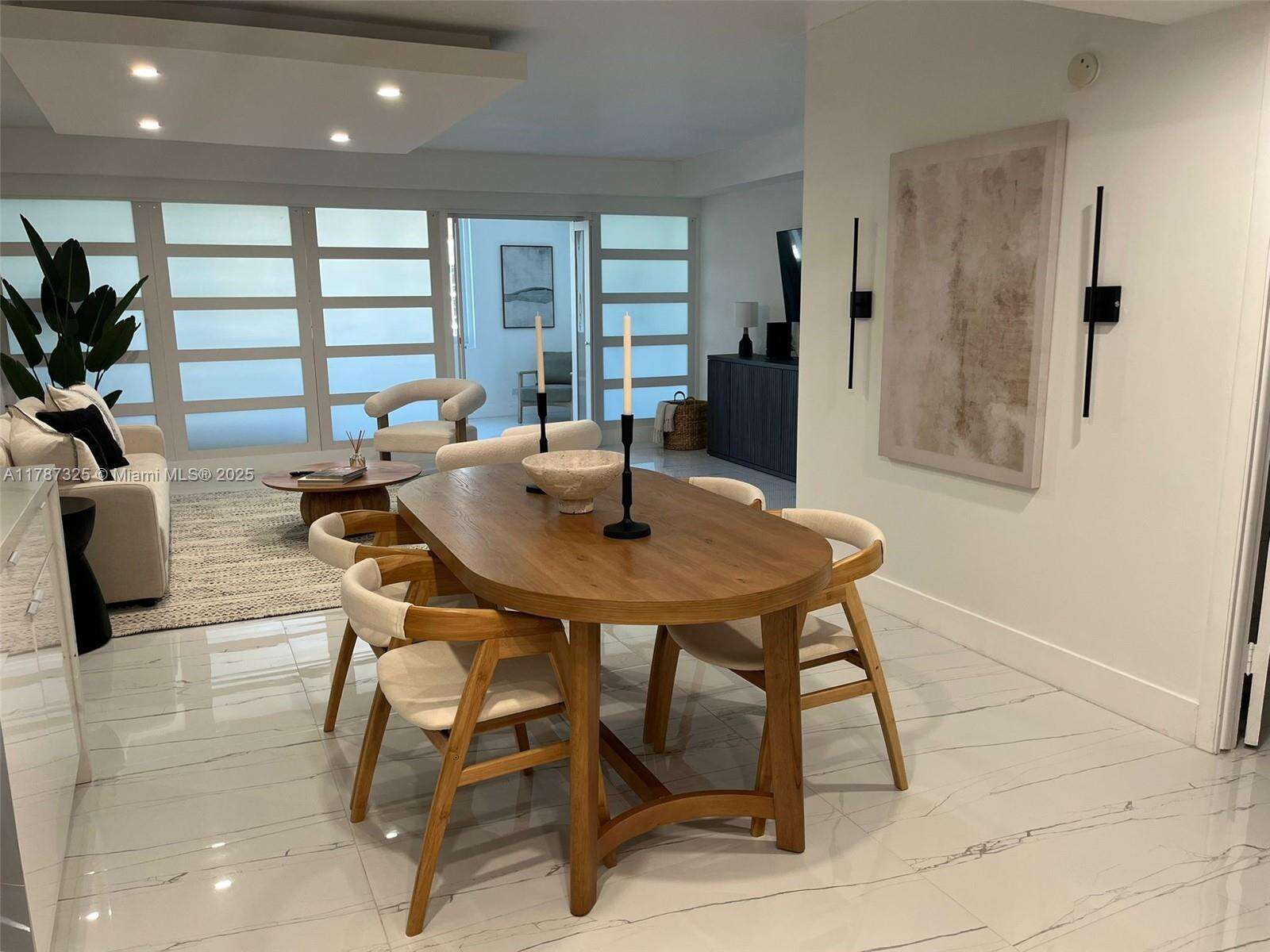 Roney Palace Unit #628 | Picture 4