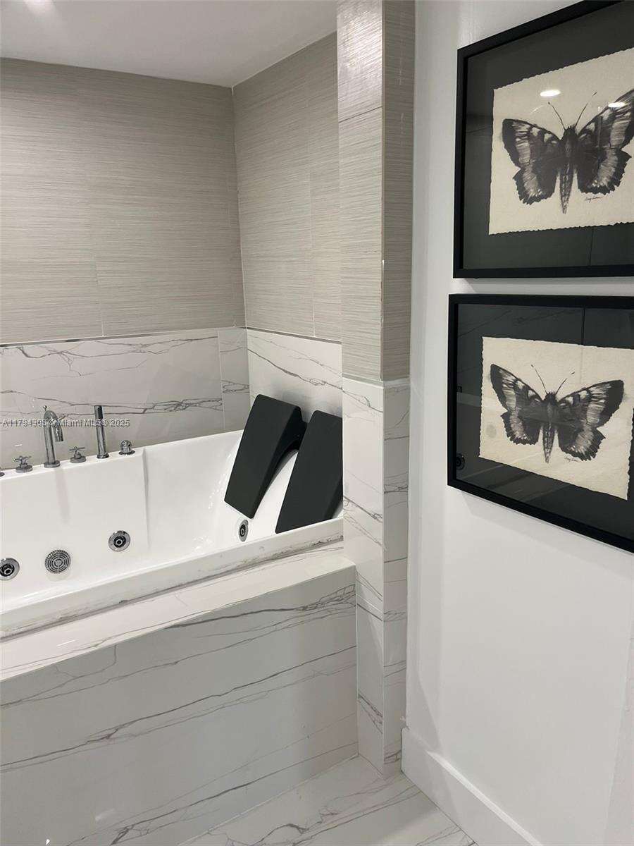 Roney Palace Unit #326 | Picture 12