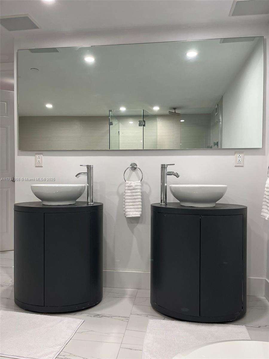 Roney Palace Unit #326 | Picture 13