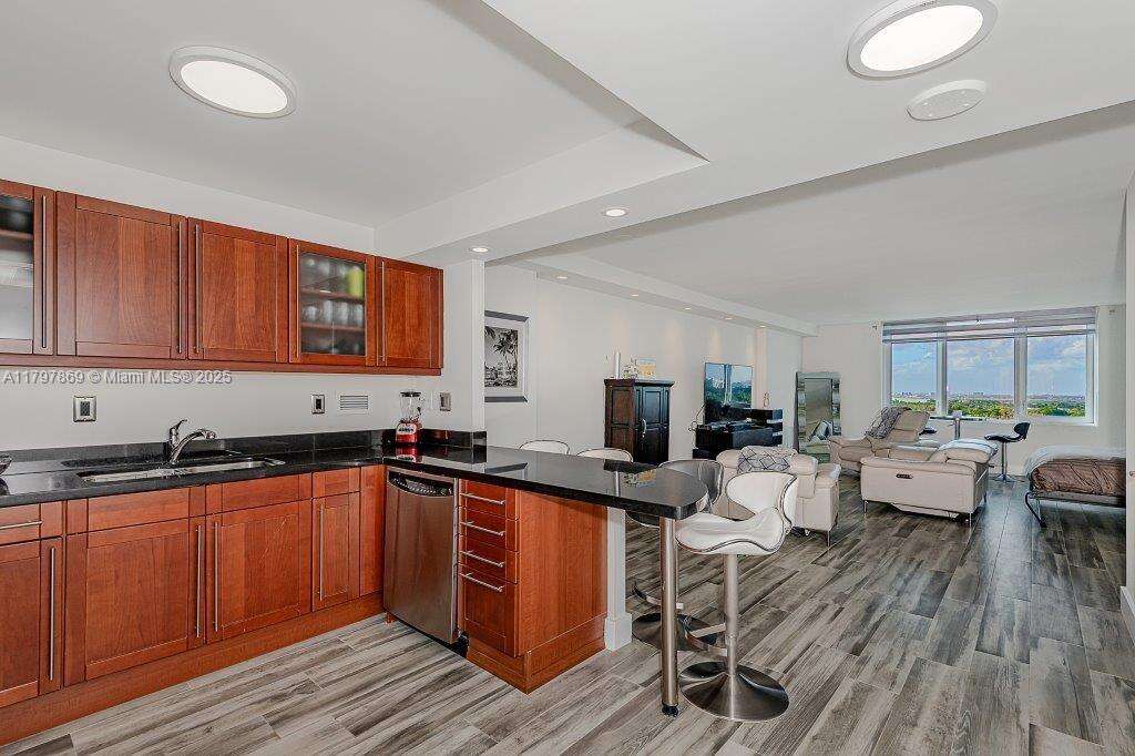 Roney Palace Unit #1532 | Picture 2