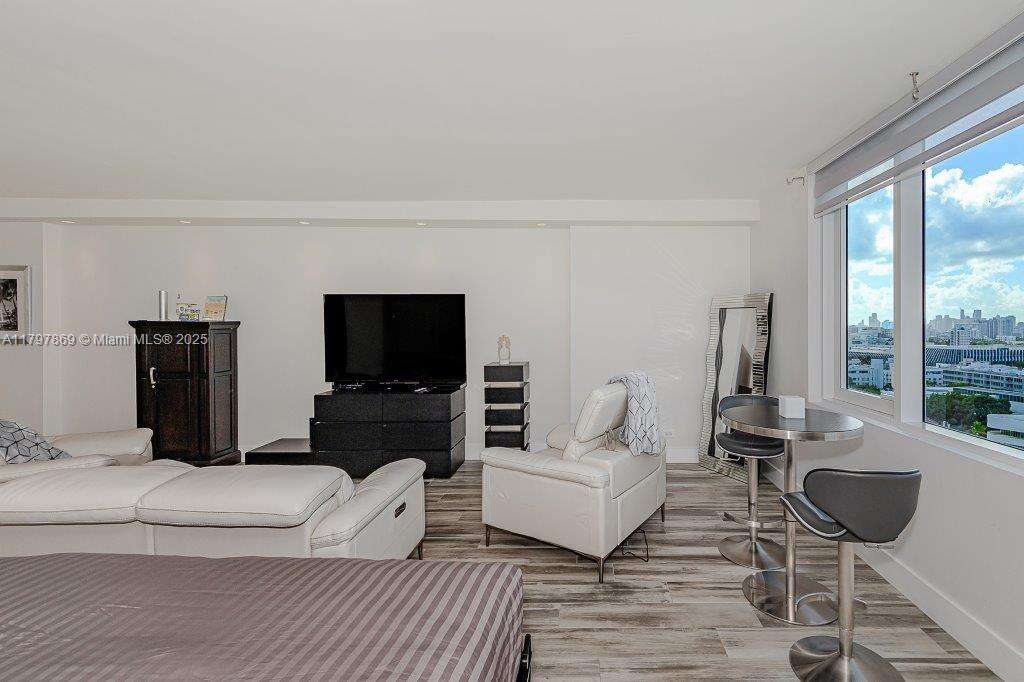 Roney Palace Unit #1532 | Picture 13