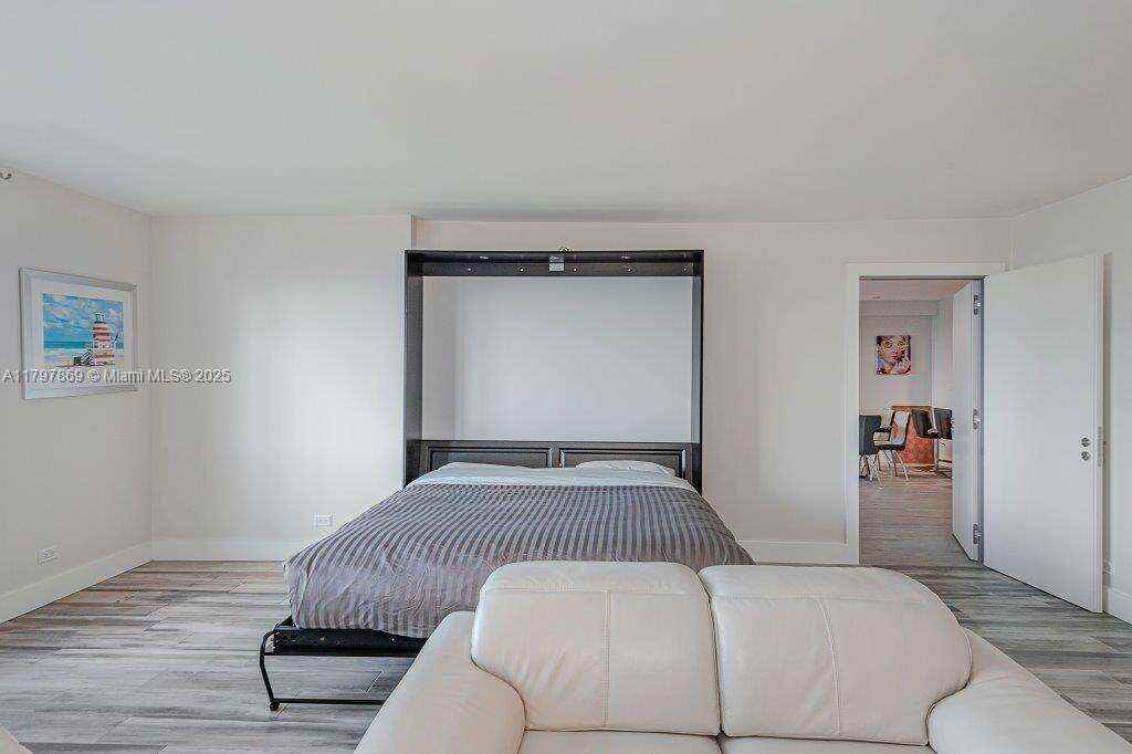 Roney Palace Unit #1532 | Picture 17