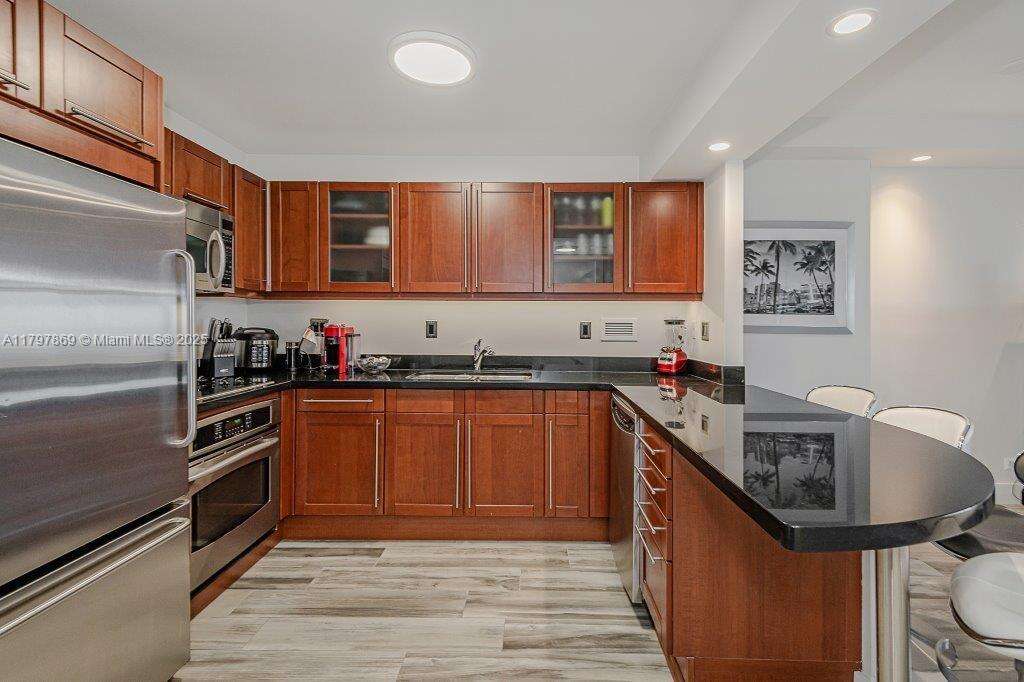 Roney Palace Unit #1532 | Picture 24