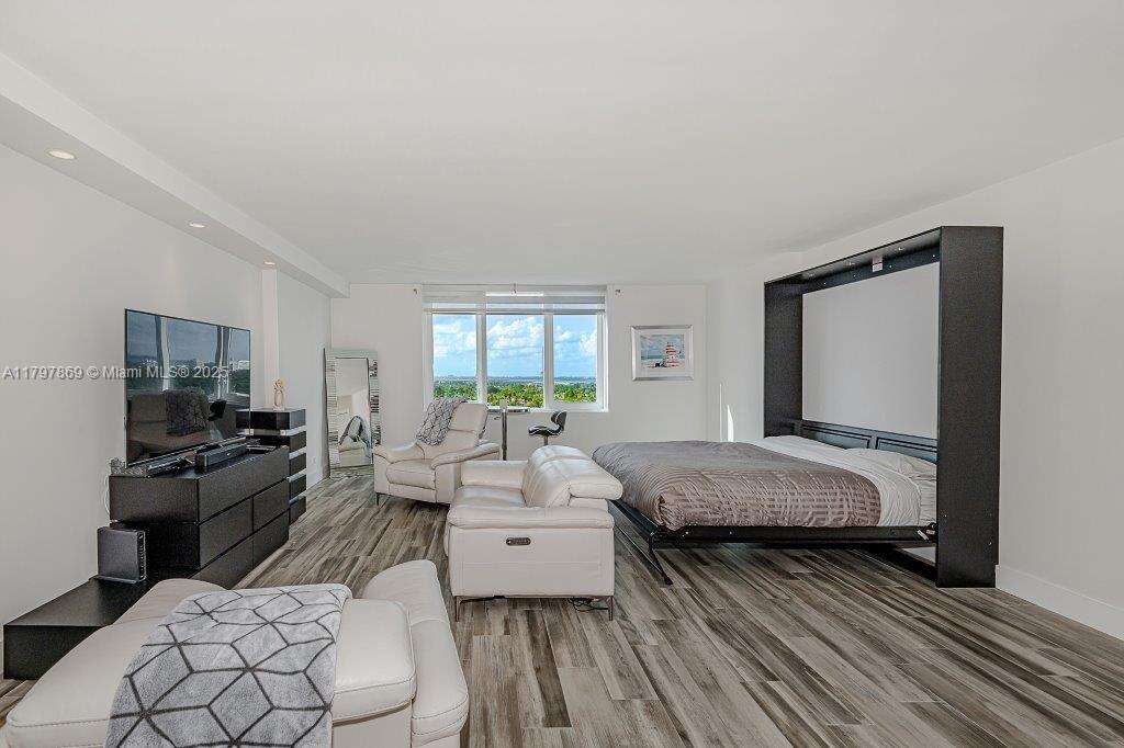 Roney Palace Unit #1532 | Picture 5