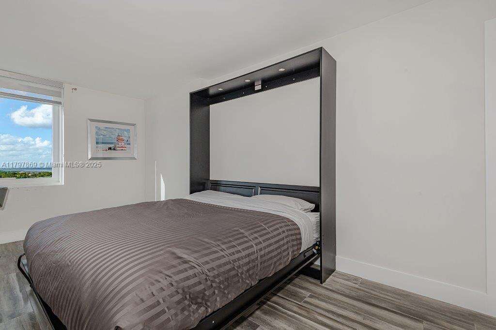 Roney Palace Unit #1532 | Picture 9