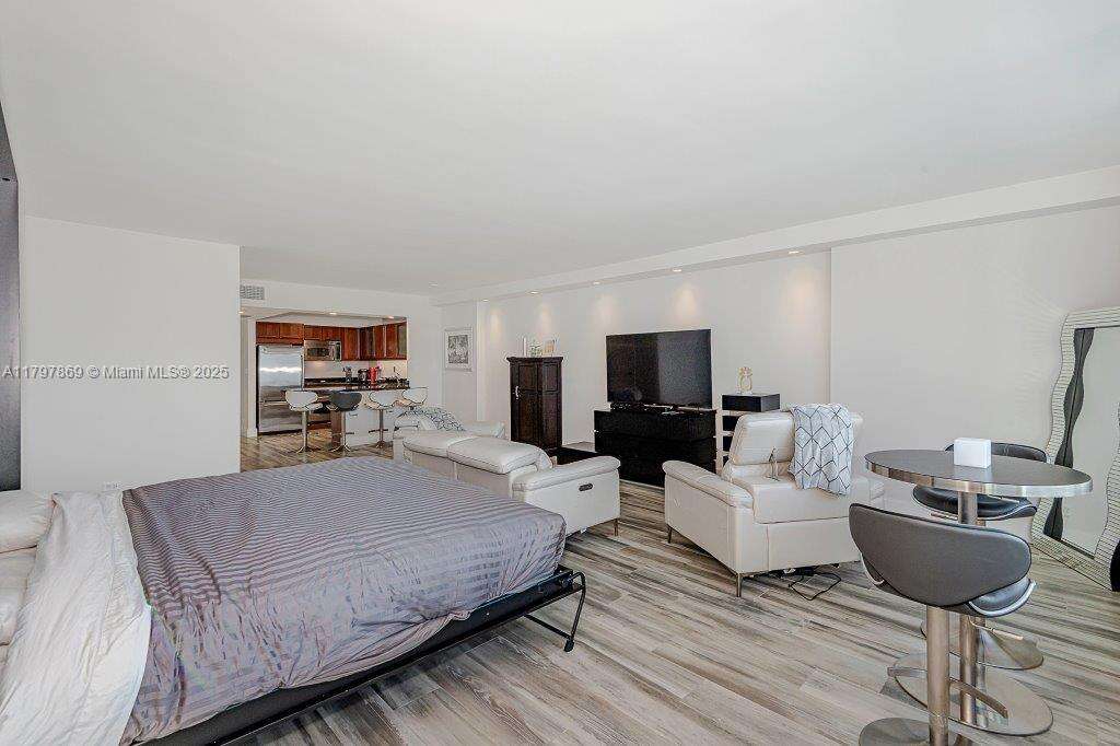 Roney Palace Unit #1532 | Picture 10