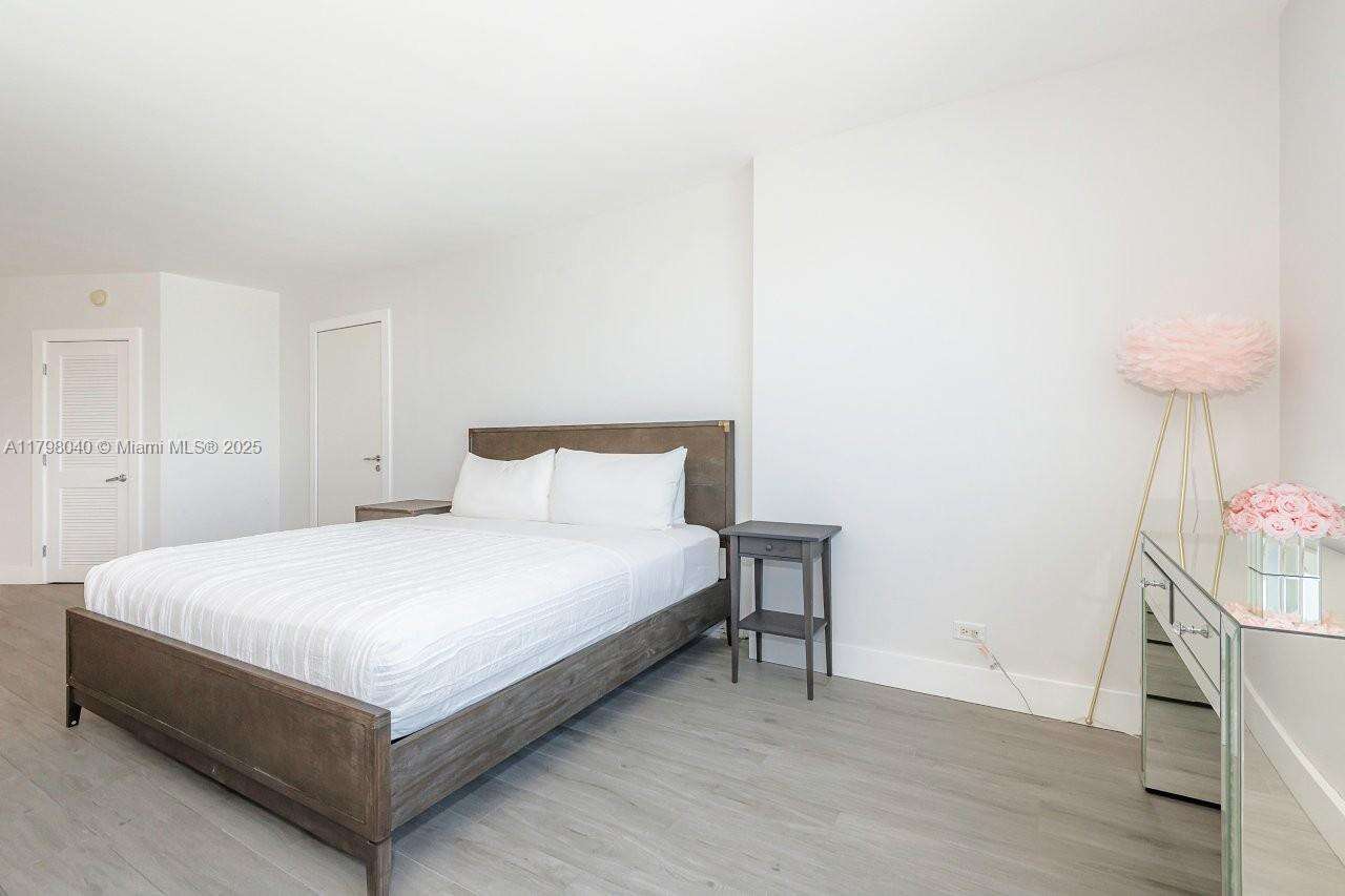 Roney Palace Unit #1531 | Picture 11