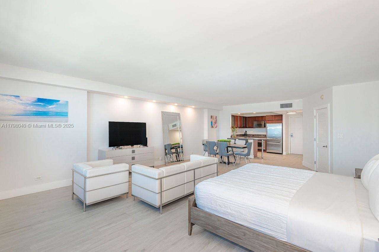 Roney Palace Unit #1531 | Picture 12