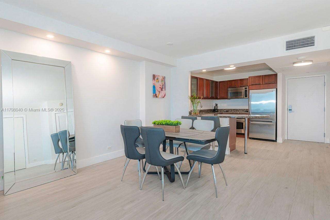 Roney Palace Unit #1531 | Picture 13