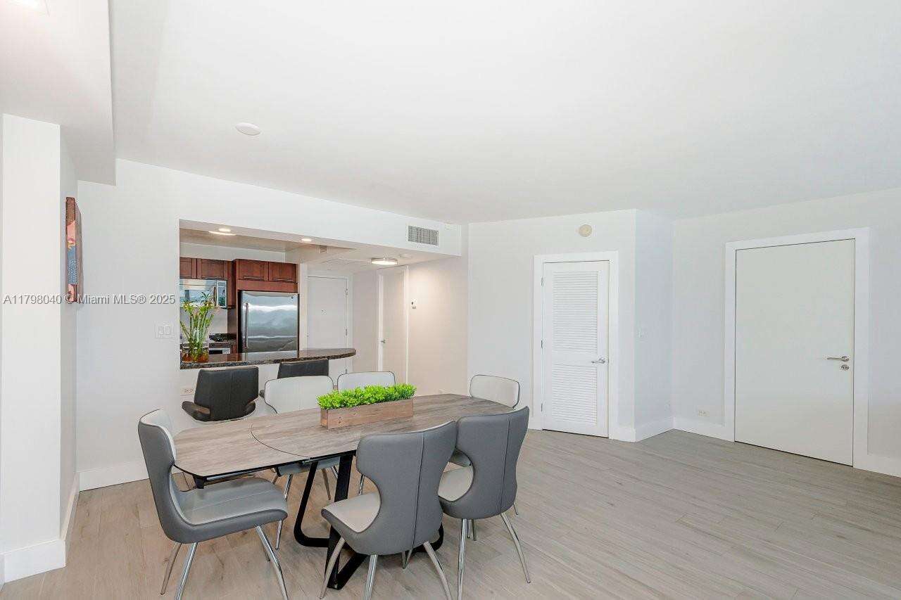 Roney Palace Unit #1531 | Picture 15