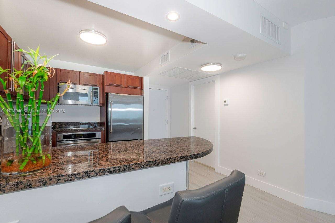 Roney Palace Unit #1531 | Picture 16