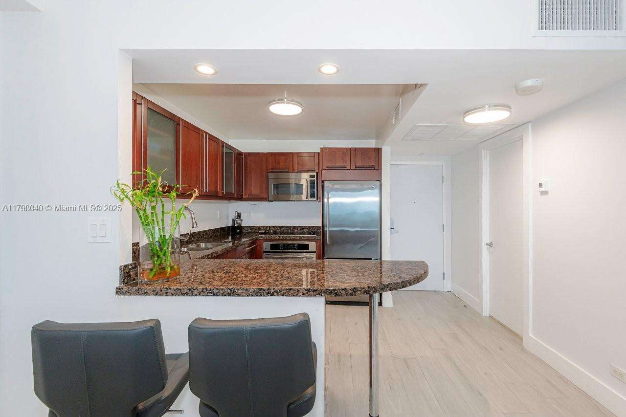 Roney Palace Unit #1531 | Picture 17