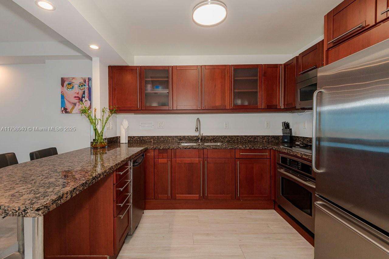 Roney Palace Unit #1531 | Picture 19