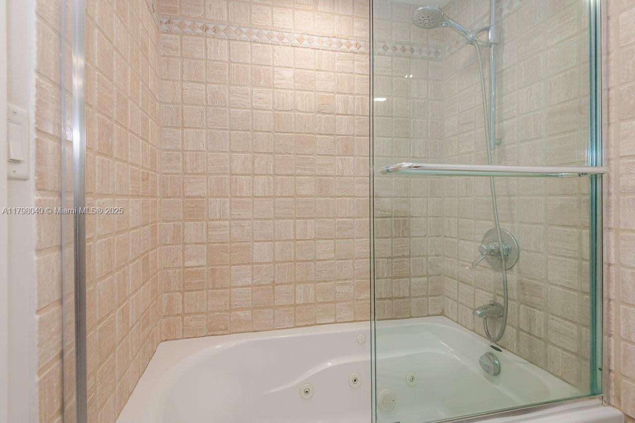 Roney Palace Unit #1531 | Picture 24