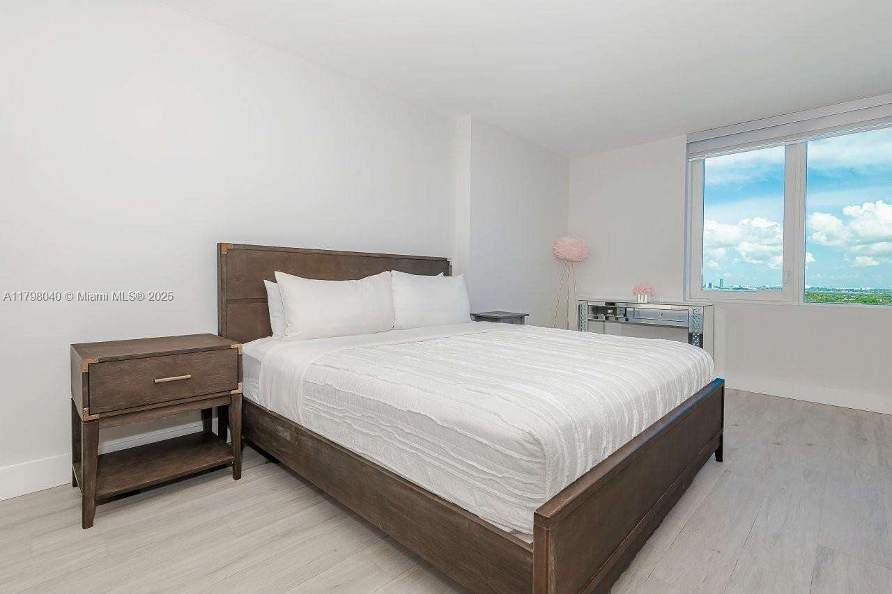 Roney Palace Unit #1531 | Picture 8