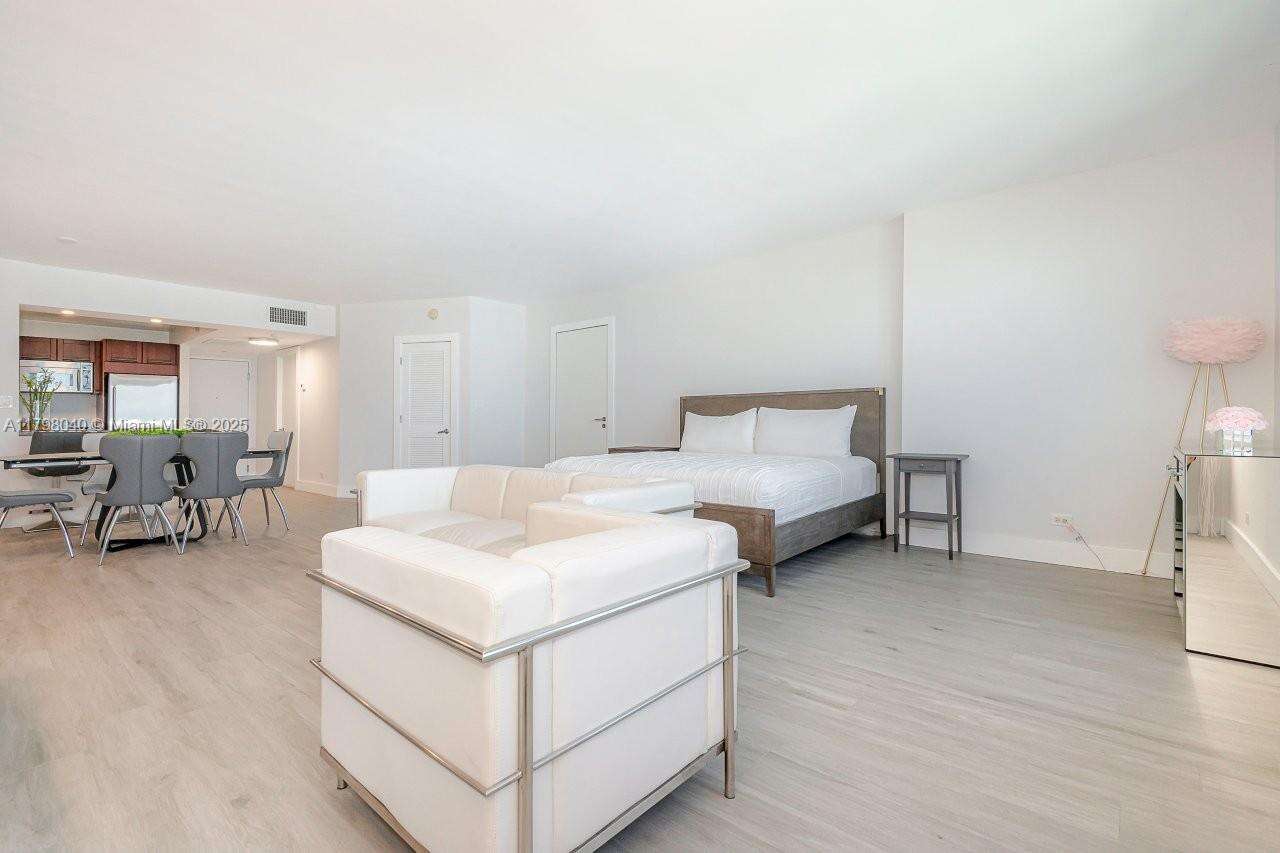 Roney Palace Unit #1531 | Picture 9