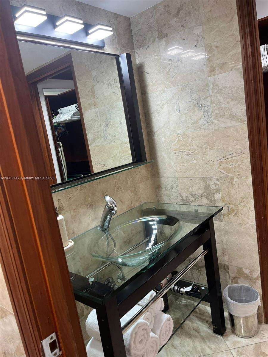 Roney Palace Unit #731 | Picture 14