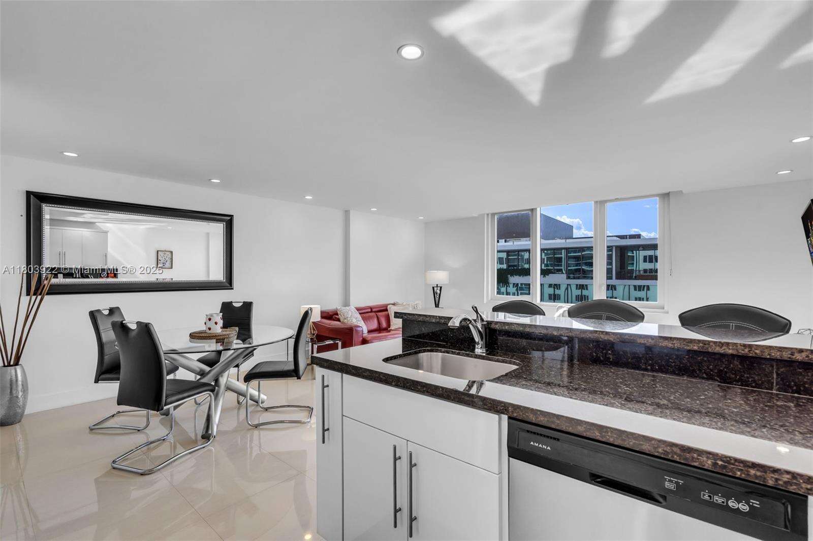 Roney Palace Unit #727 | Picture 12