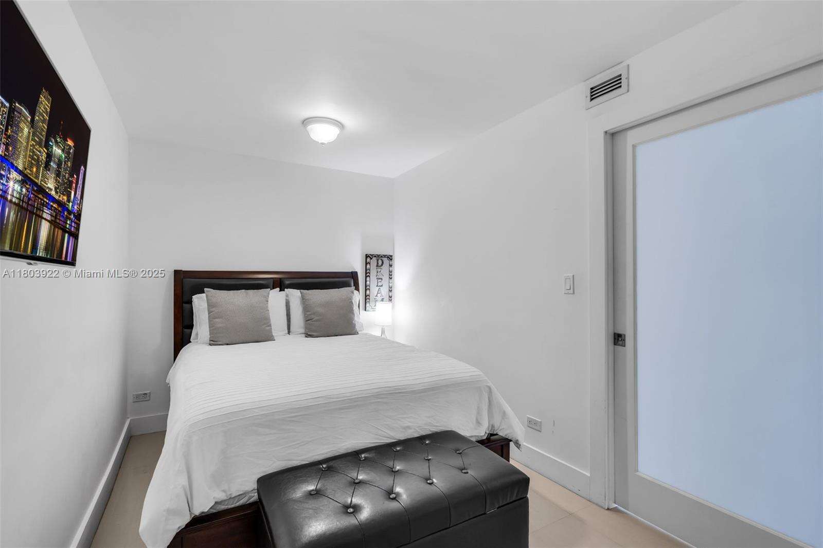 Roney Palace Unit #727 | Picture 14