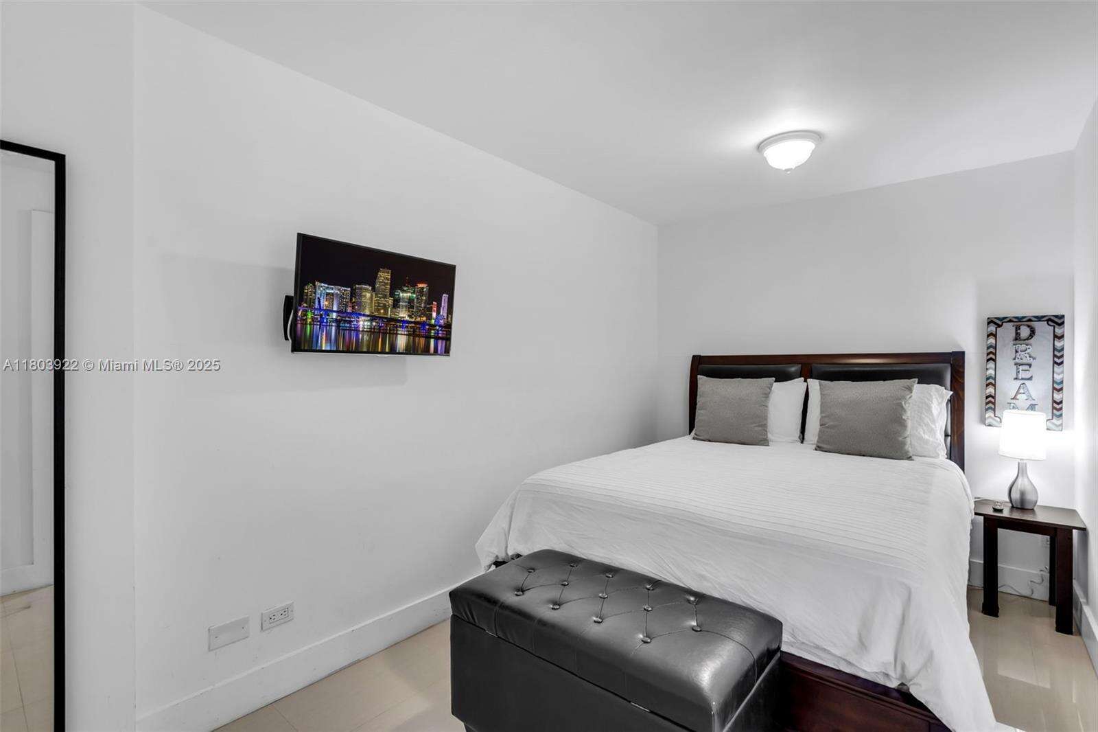 Roney Palace Unit #727 | Picture 16