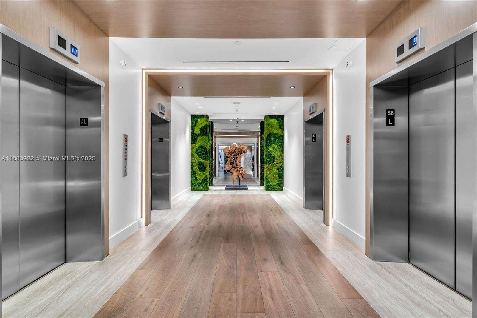 Roney Palace Unit #727 | Picture 4