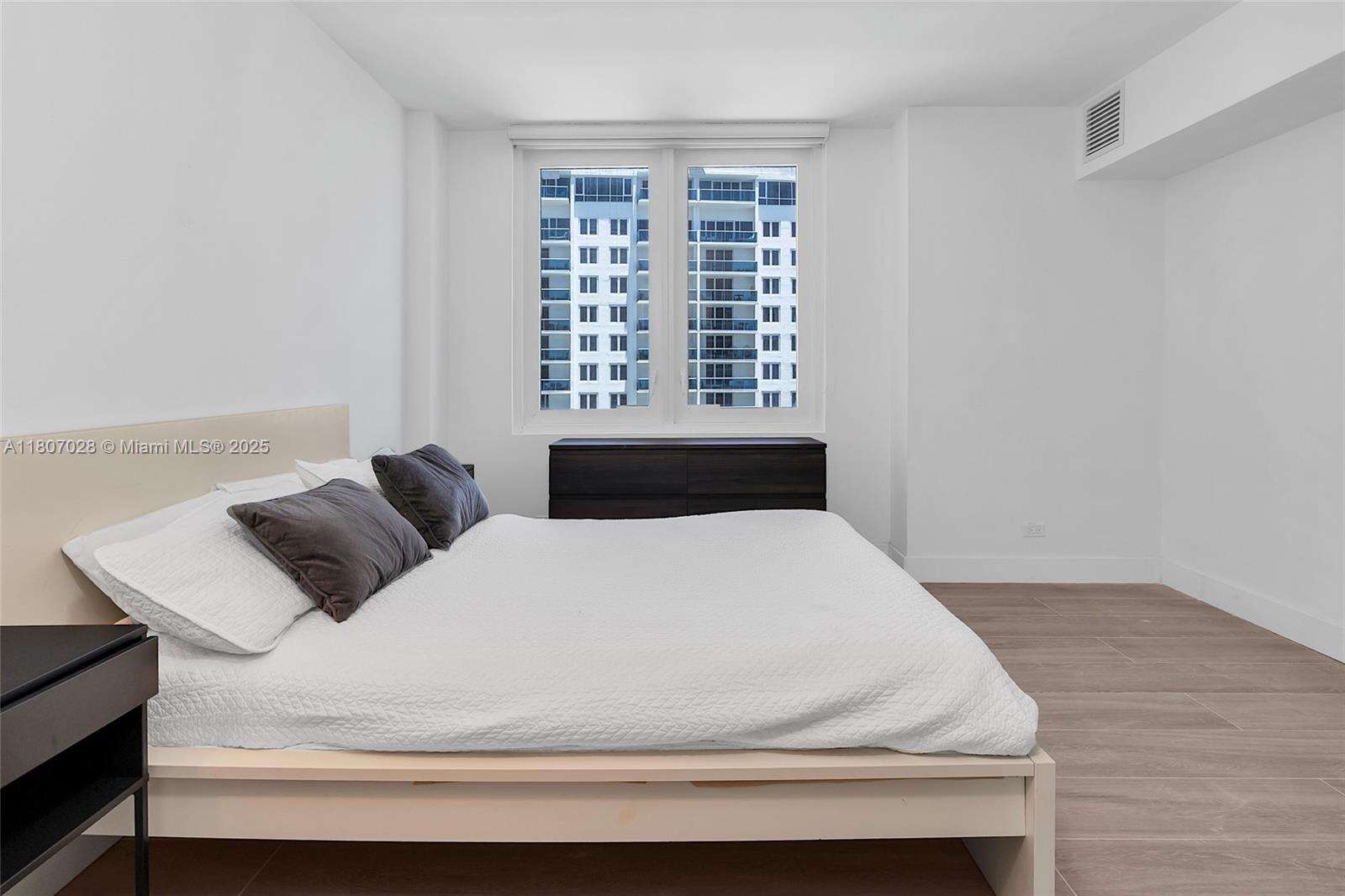 Roney Palace Unit #1019 | Picture 23