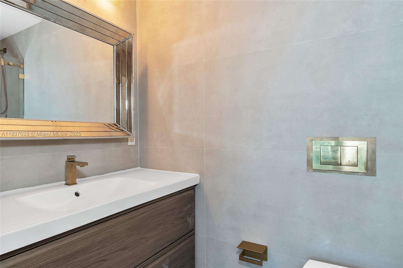 Roney Palace Unit #1019 | Picture 27