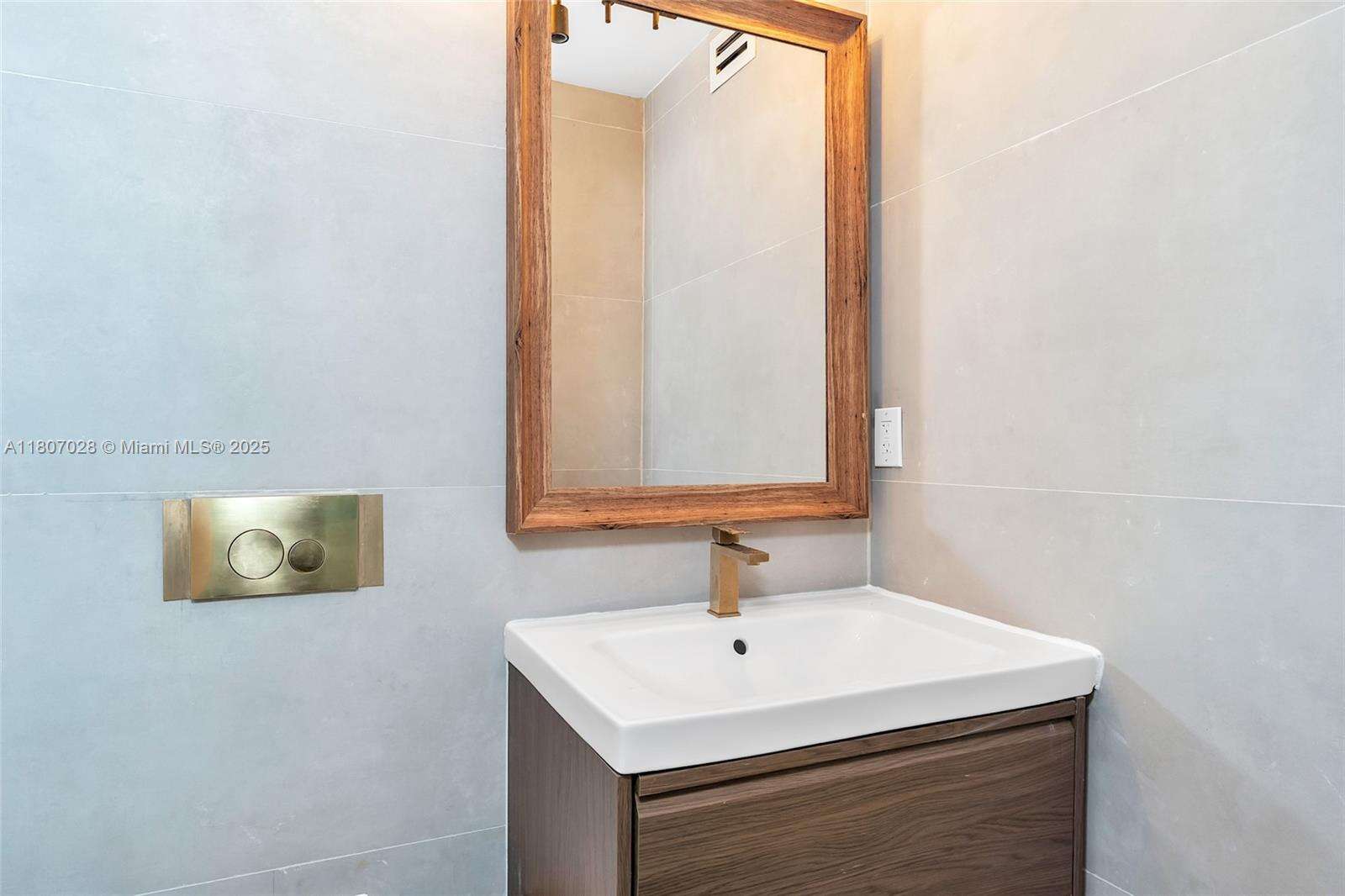 Roney Palace Unit #1019 | Picture 33