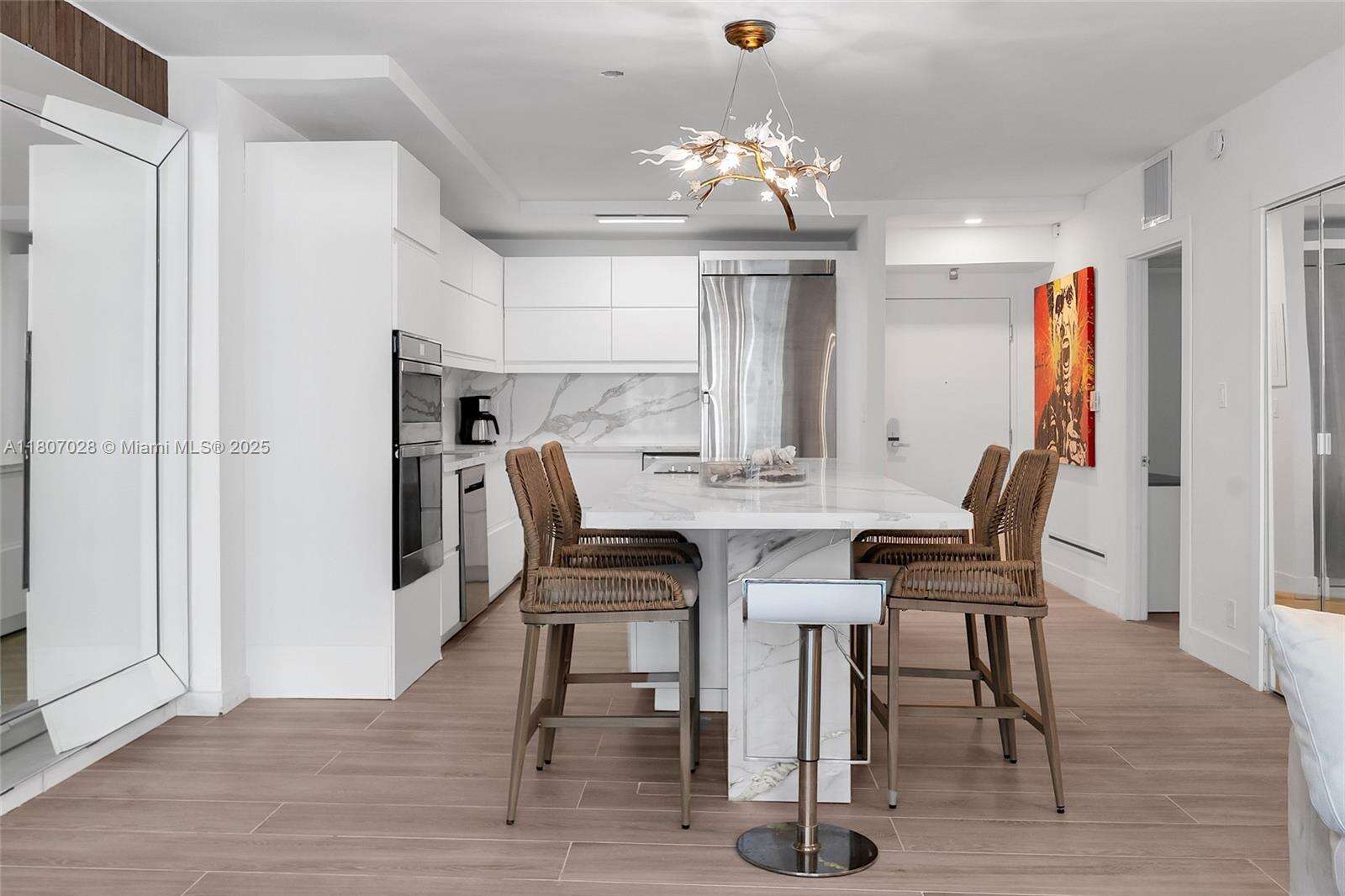 Roney Palace Unit #1019 | Picture 8