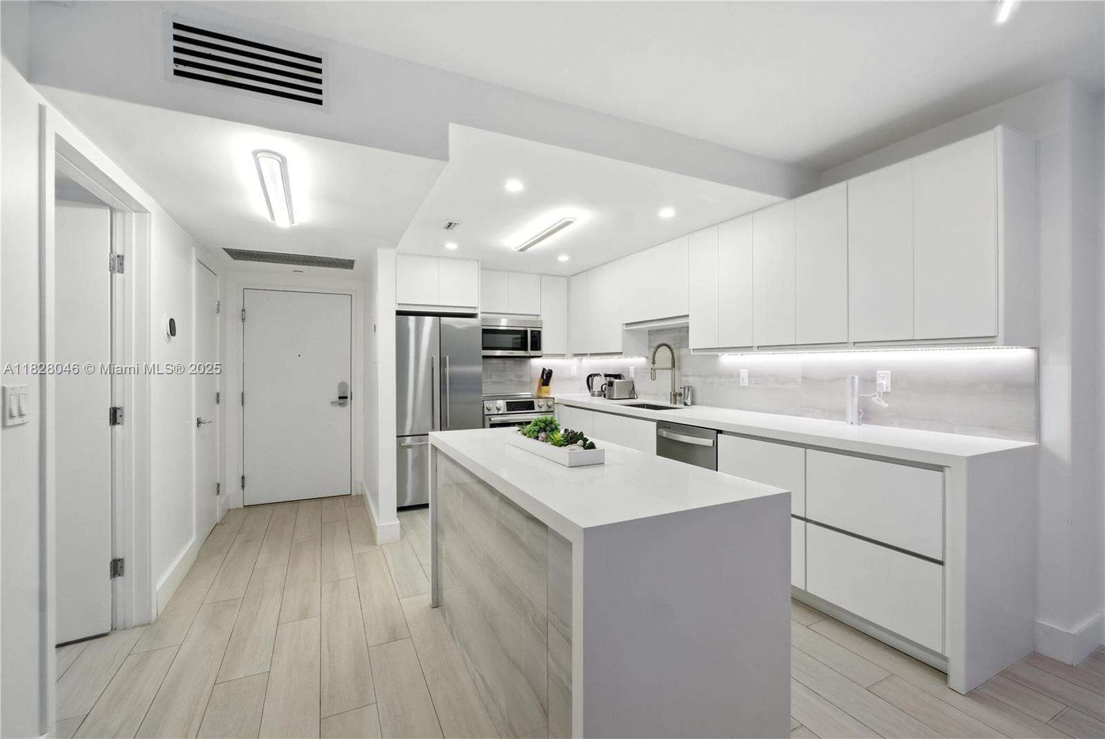 Roney Palace For Sale | Unit #318